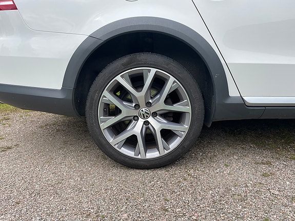 Volkswagen Passat Alltrack 4 of 5