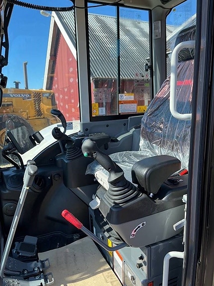 Takeuchi TB 370 6 of 7