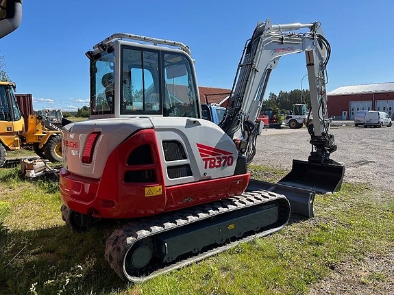 Takeuchi TB 370 2 of 7