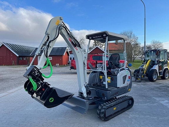 Takeuchi TB20E 2 of 5