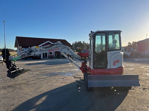 Takeuchi TB 335 R 13 of 14