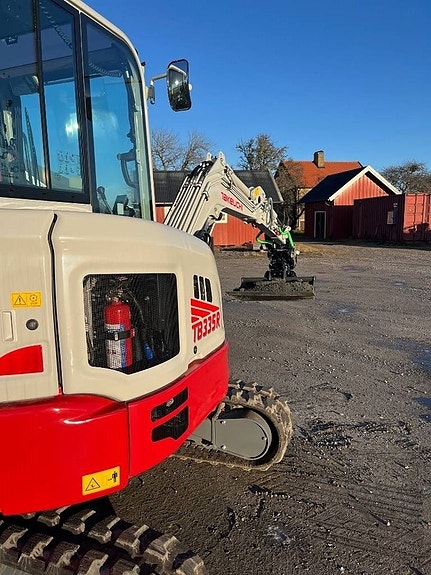 Takeuchi TB 335 R 10 of 14