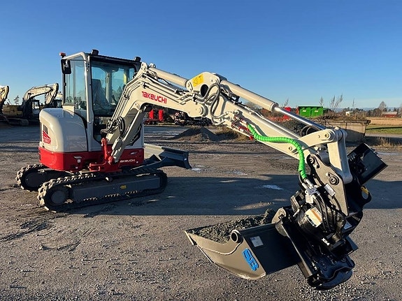 Takeuchi TB 335 R 12 of 14