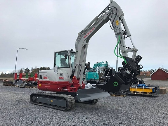 Takeuchi TB260 3 of 4
