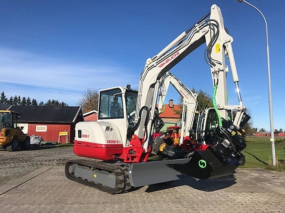 Takeuchi TB250-2 3 of 10