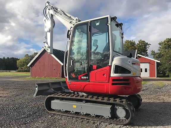 Takeuchi TB250-2 7 of 10
