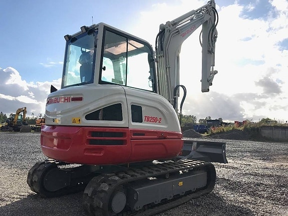 Takeuchi TB250-2 9 of 10