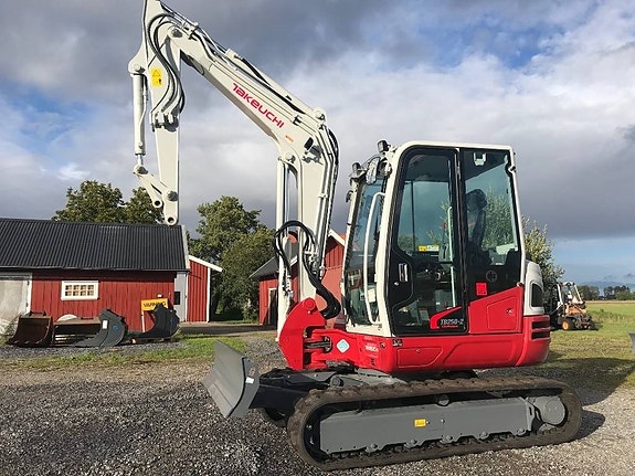 Takeuchi TB250-2 8 of 10
