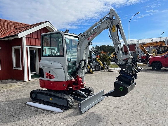 Takeuchi TB325R 4 of 5