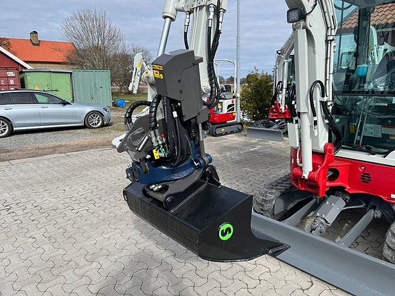 Takeuchi TB325R 5 of 5
