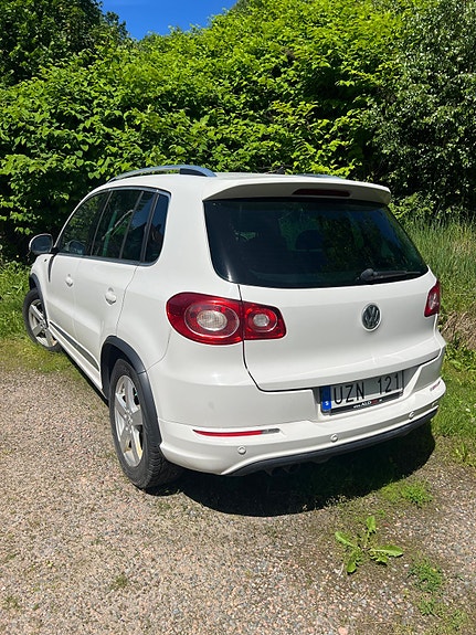 Volkswagen Tiguan 2 of 4