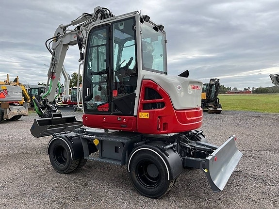 Takeuchi TB 370 W 2 of 5