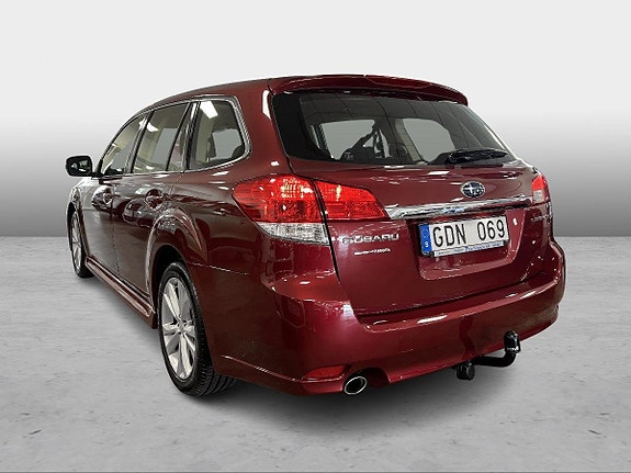 Subaru Legacy 3 of 5