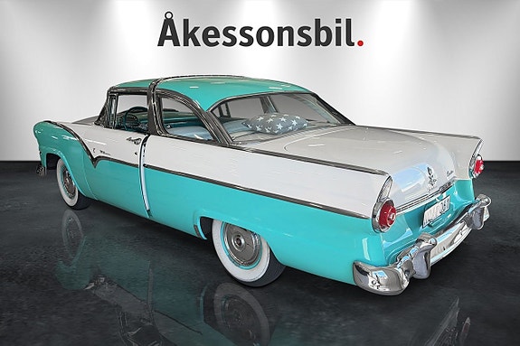 Ford Fairlane 4 of 5