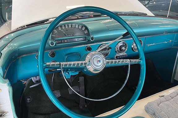 Ford Fairlane 6 of 7