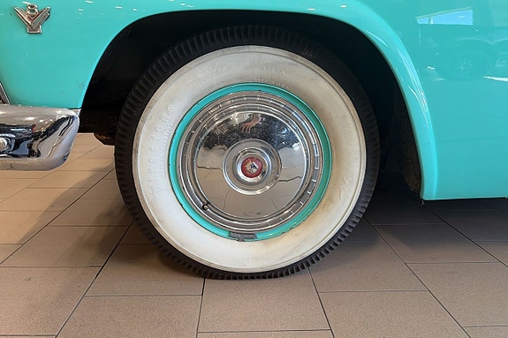 Ford Fairlane 7 of 7