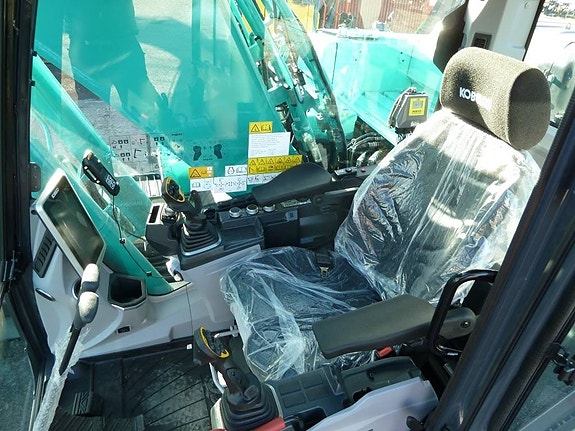 Kobelco SK260LC-11 6 of 12