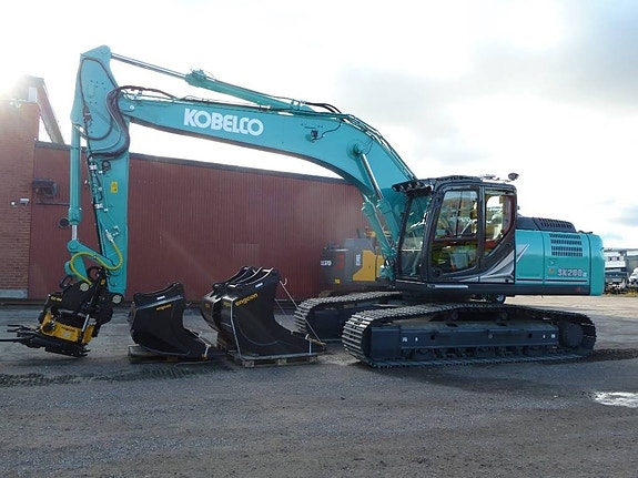 Kobelco SK260LC-11 7 of 12