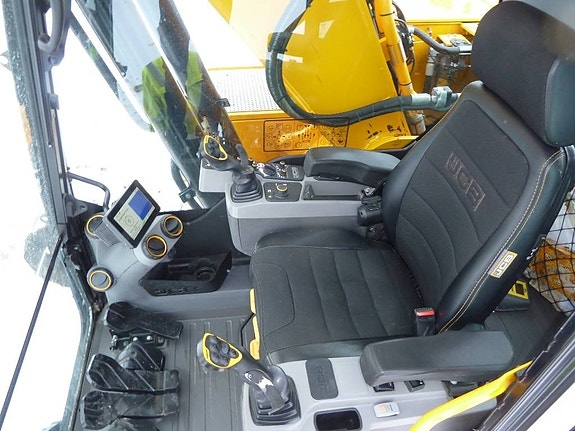 JCB 220X LC 4 of 5