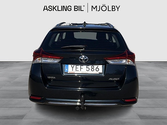 Toyota Auris 4 of 5