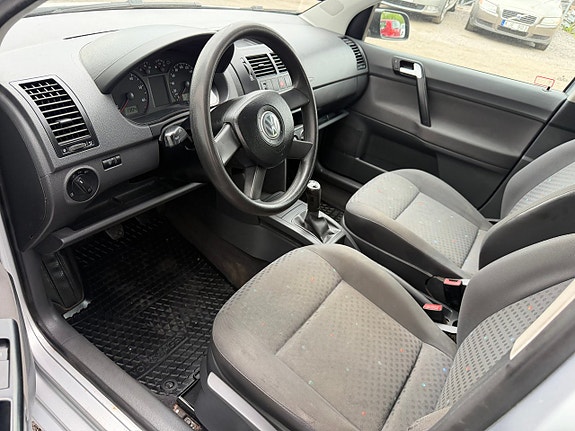 Volkswagen Polo 11 of 16