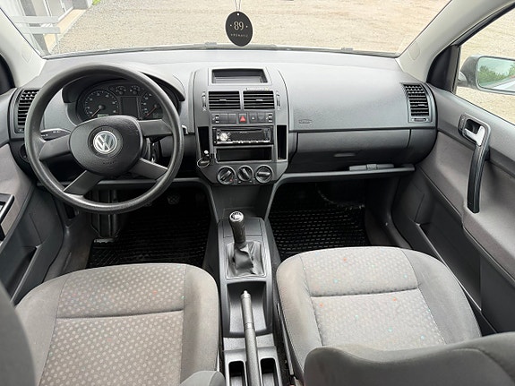Volkswagen Polo 9 of 16