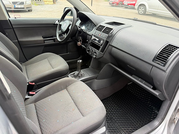 Volkswagen Polo 10 of 16