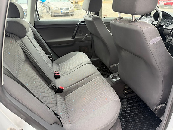 Volkswagen Polo 14 of 16