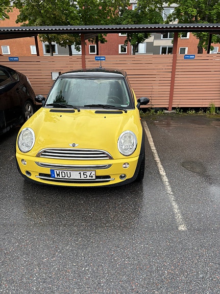 MINI Cooper 2 of 5