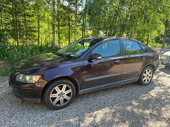 Volvo S40 2 of 5