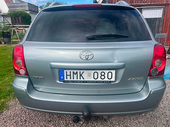 Toyota Avensis 4 of 5