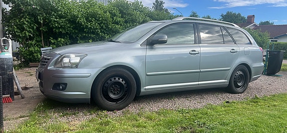Toyota Avensis 3 of 5