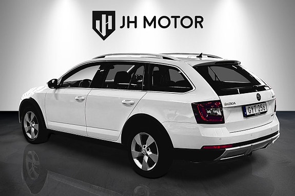 Skoda Octavia Scout 3 of 16