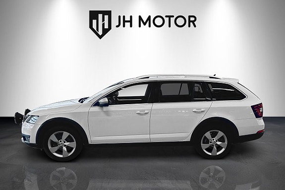 Skoda Octavia Scout 2 of 16