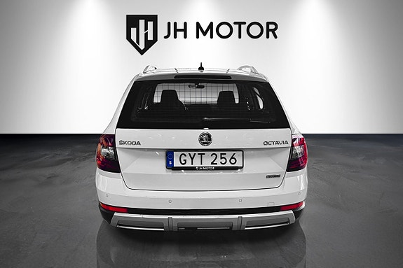Skoda Octavia Scout 4 of 16