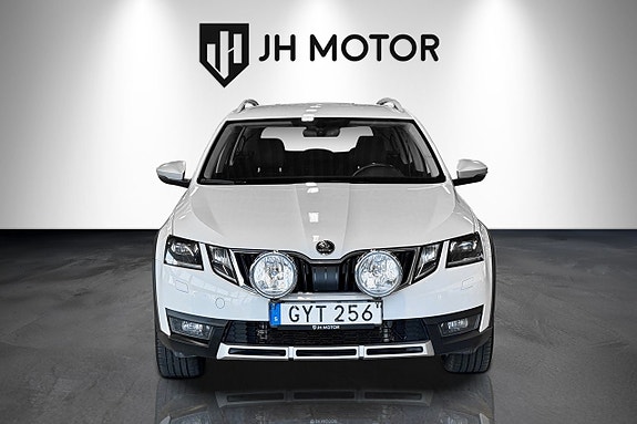 Skoda Octavia Scout 8 of 16