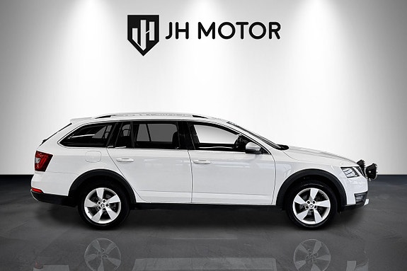 Skoda Octavia Scout 6 of 16