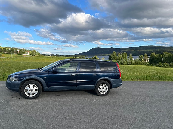 Volvo XC70 2 of 5