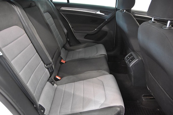 Volkswagen Golf VII 13 of 22