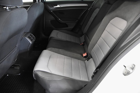 Volkswagen Golf VII 12 of 22