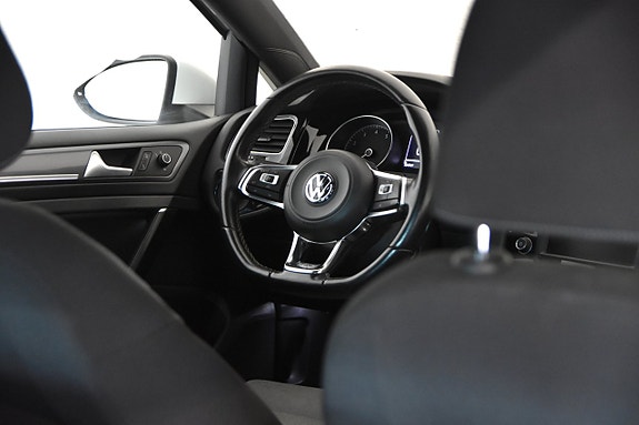 Volkswagen Golf VII 14 of 22