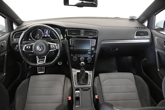 Volkswagen Golf VII 11 of 22