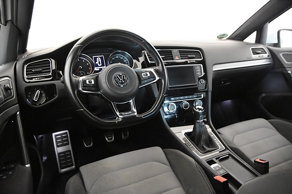 Volkswagen Golf VII 10 of 22