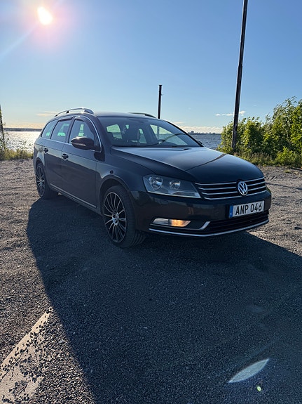 Volkswagen Passat 2 of 4