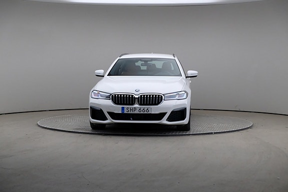 BMW 530e 3 of 5