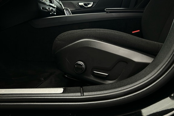 Volvo V60 Cross Country 18 of 28