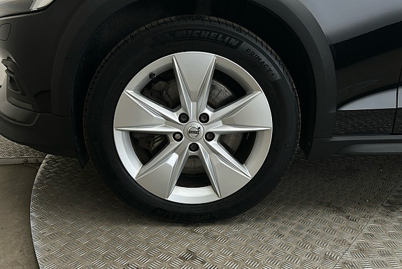 Volvo V60 Cross Country 12 of 28