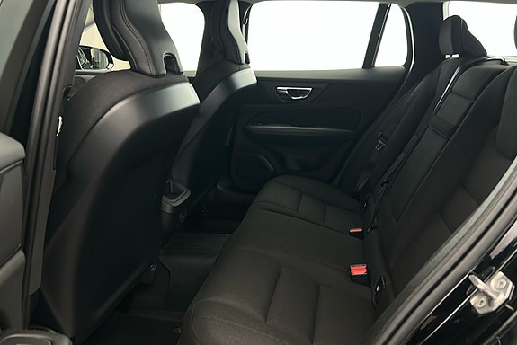 Volvo V60 Cross Country 13 of 28