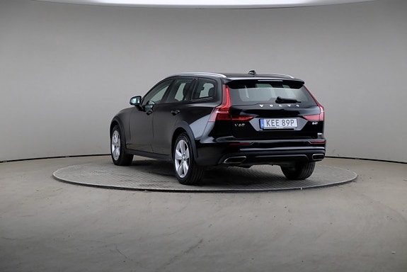 Volvo V60 Cross Country 2 of 5