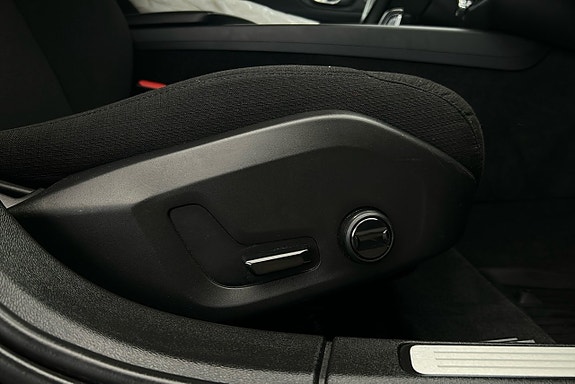 Volvo V60 Cross Country 19 of 28